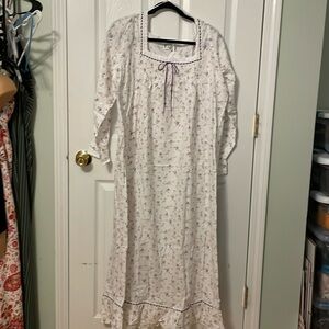 Romantic cotton nightgown, lilac rose, size M (8/10) The 1 for U brand NEW